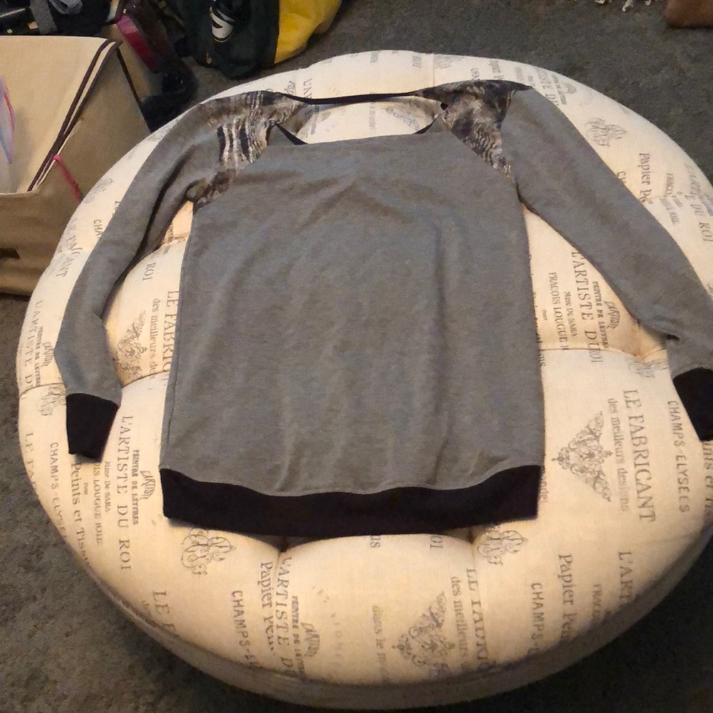 Jessica Simpson gray sweatshirt size XS - Picture 4 of 4